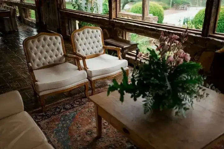 Handcrafted décor and accessories to fill a Wayfair-style container