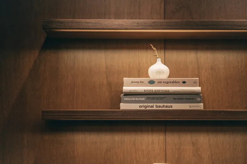 Mango wood bookshelf