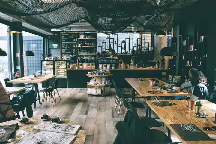Sedie e panche commerciali per caffetterie