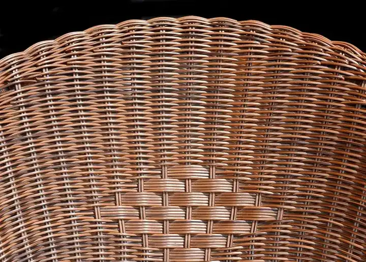 Faltbarer Raumteiler aus Massivholz und Rattan