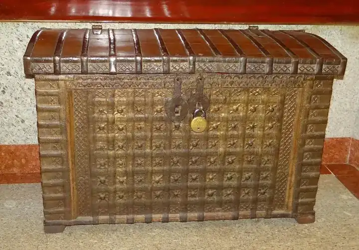 Malle de rangement scandinave en manguier pâle cérusé
