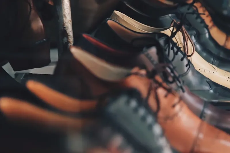 Schuhregal Mid Century — Großhandel & Export